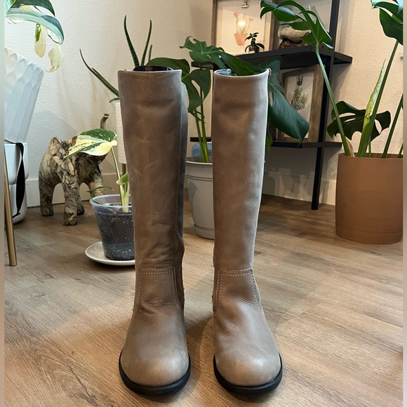 Boots - Picture 1 of 5